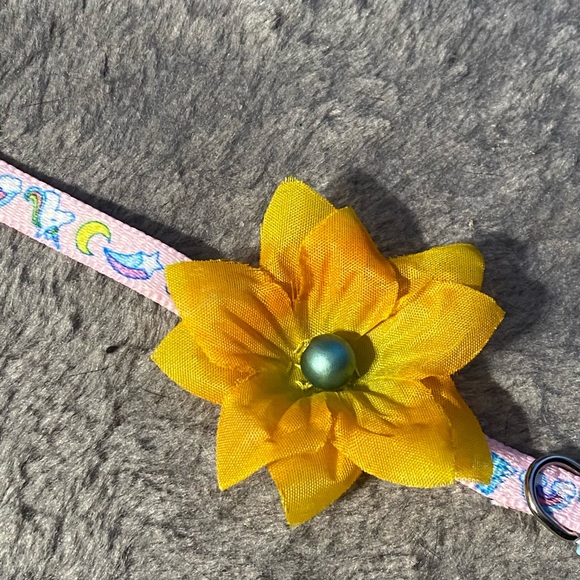 Pastel Collar With Hand-Sewn Flower - Picture 3 of 7